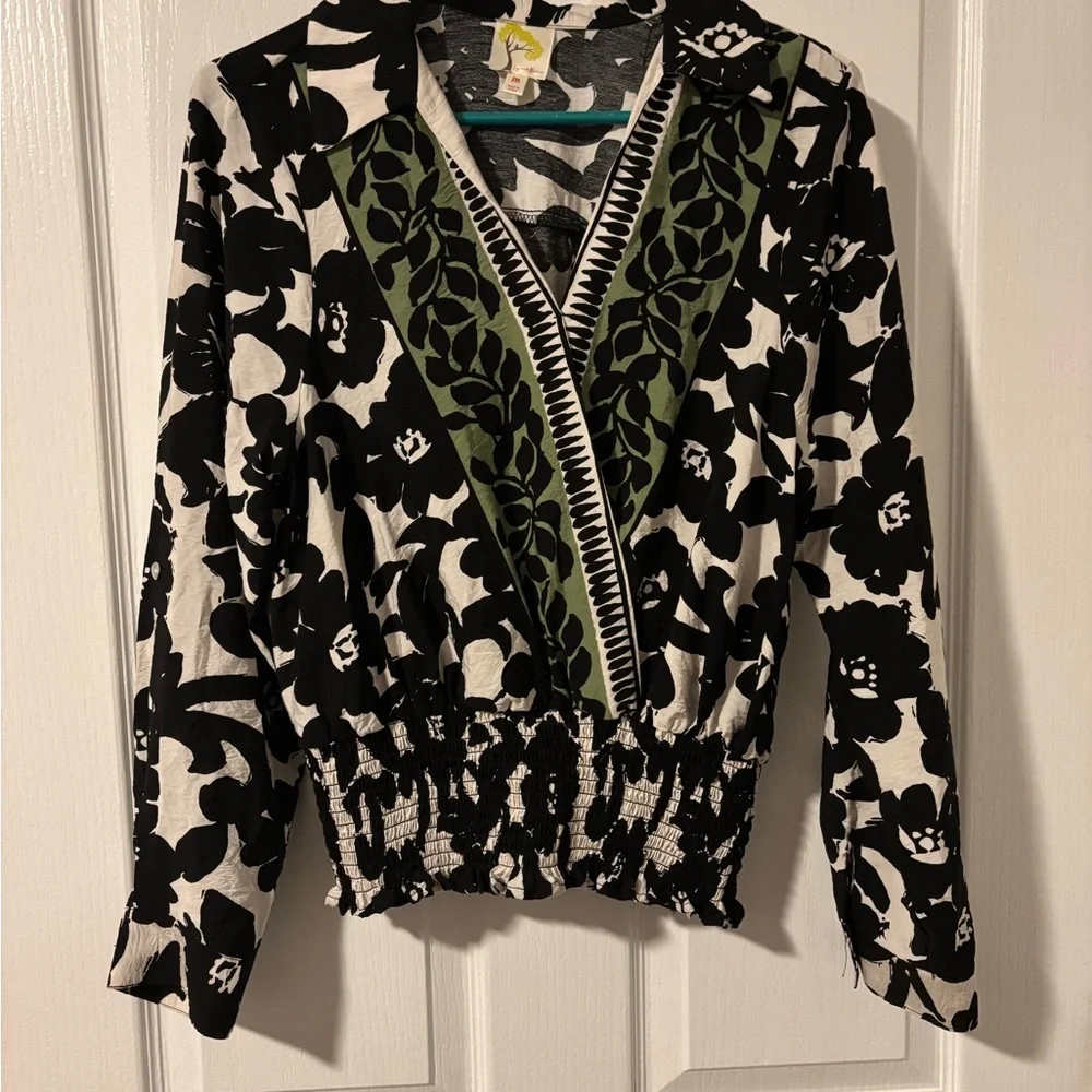 Fig and Flower Black and Green Floral Blouse - Picture 8 of 8